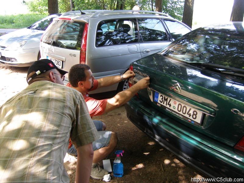 lepenie klubovch nlepiek