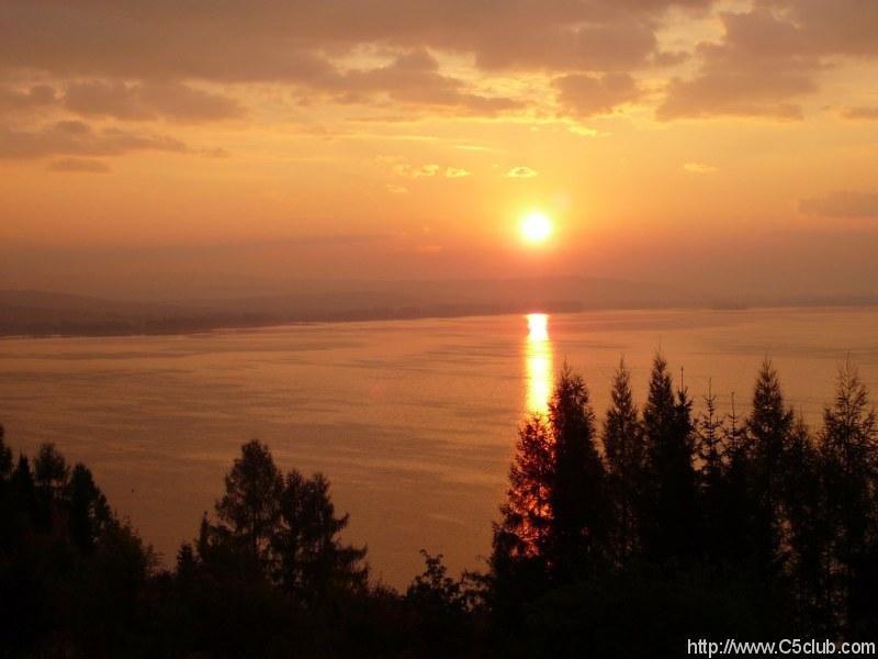 piatkova ranajsia foto z balkona ... potom prisiel dazd :)