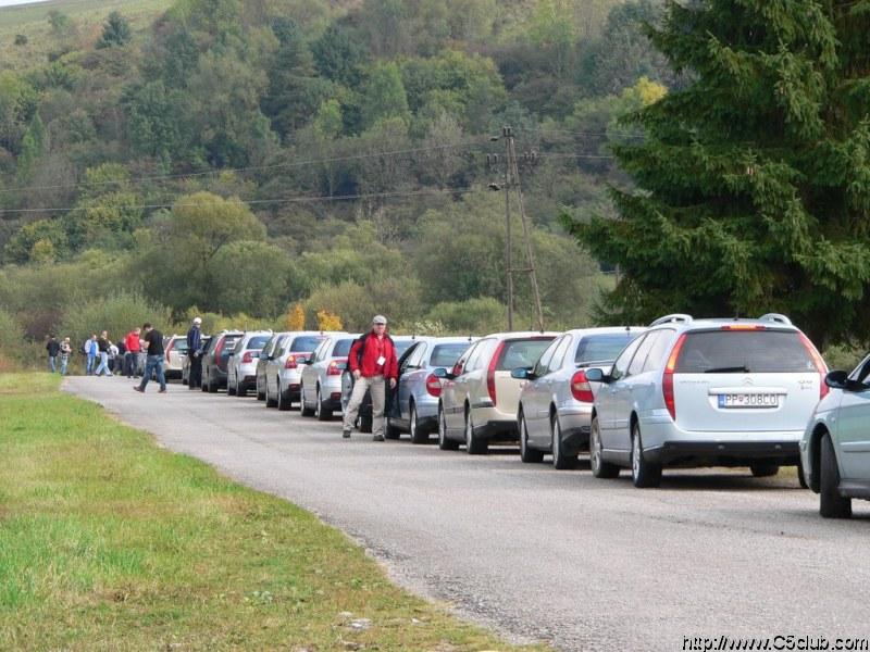 prichod do Svateho Kriza, otockove parkovanie a je zaparkovane