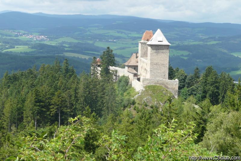 Hrad Kaperk tak stoj za nvtvu.