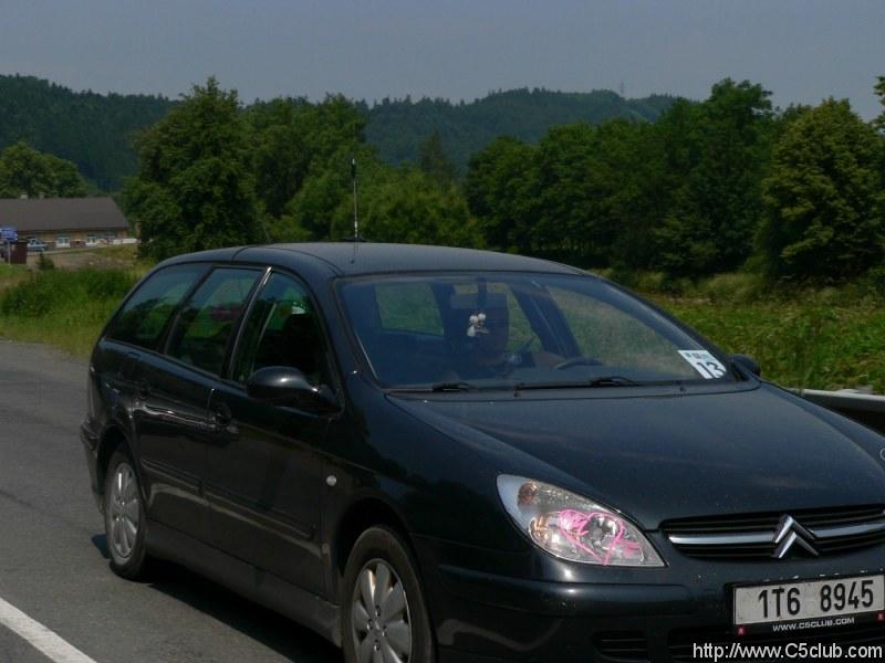 spanilka z okna prveho auta
bery vyraza dopredu zablokovat zjazd z Kohutky (c) 